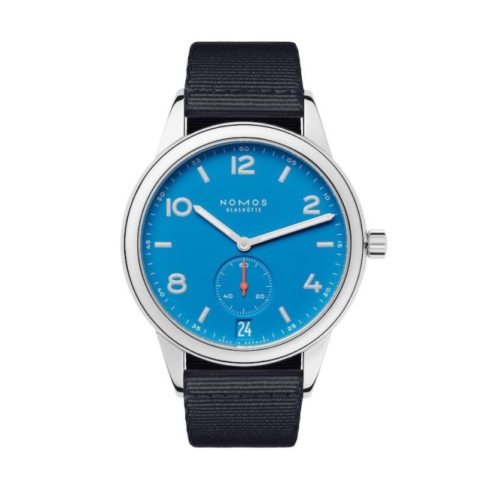 Club Datum 777 Signalblau