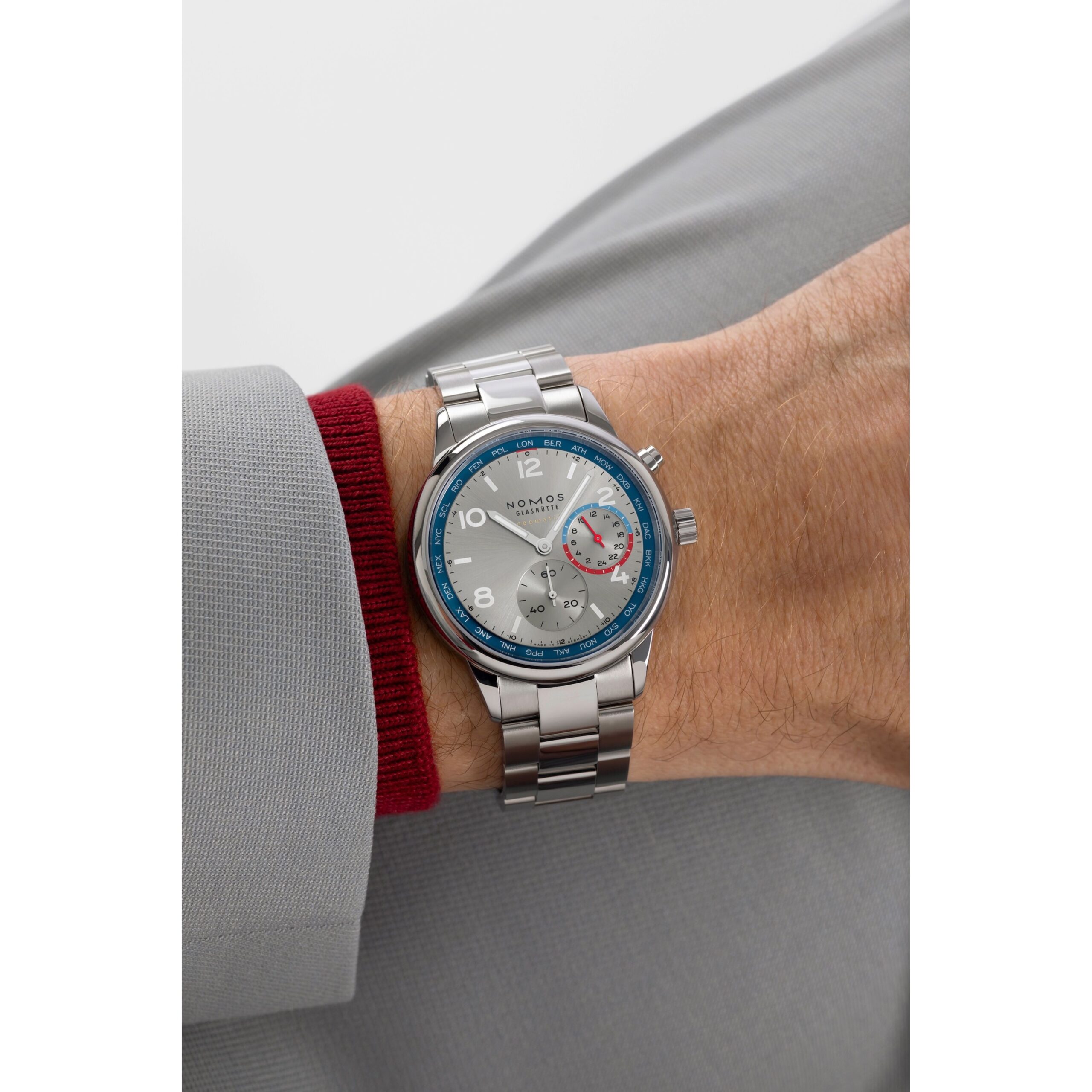 Club Sport neomatik Weltzeit silber