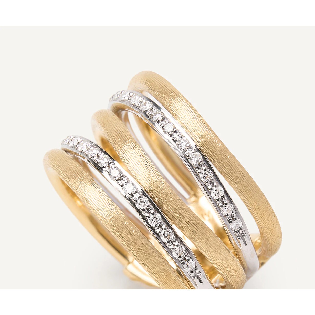 Mehrreihiger Ring mit Diamanten
