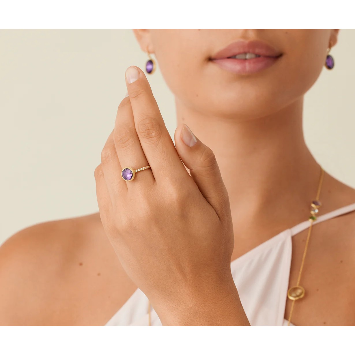 Ring mit Edelstein und Brillanten