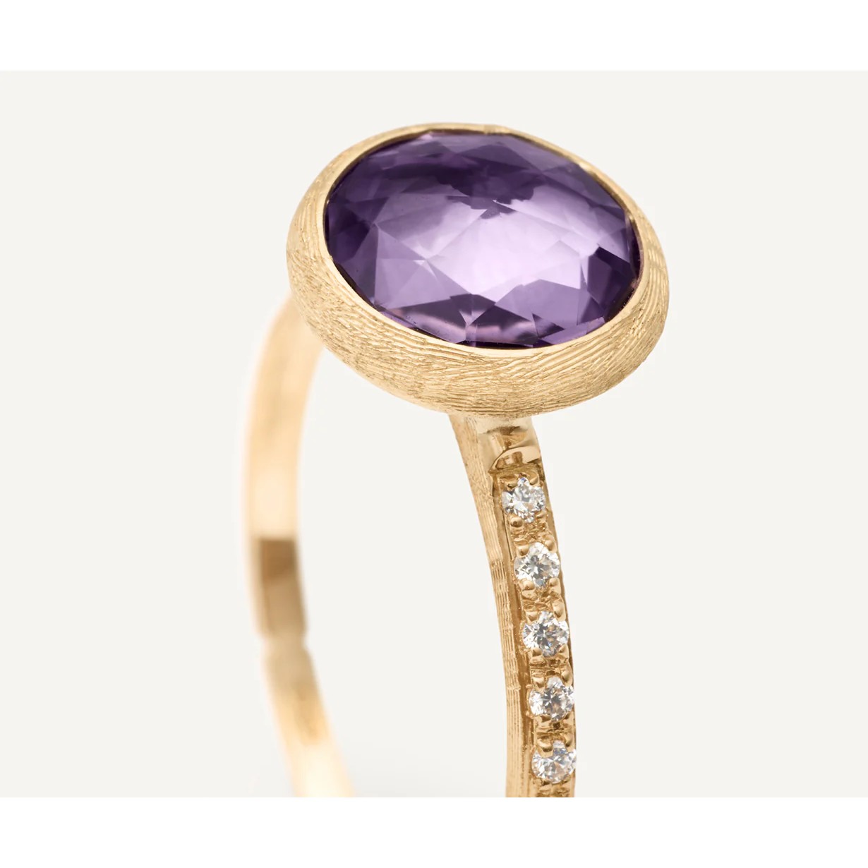 Ring mit Edelstein und Brillanten
