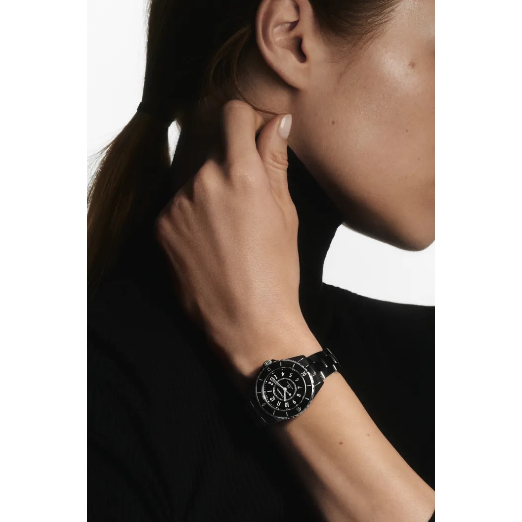 J12 KALIBER 12.2 Uhr, 33 mm